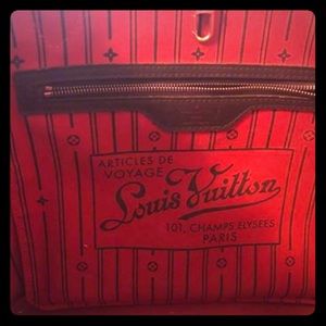 Louis Vuitton Neverfull purse